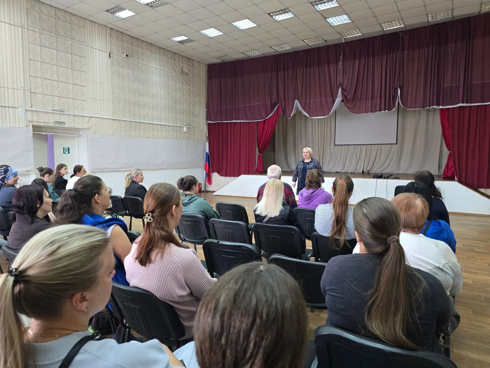 Добро пожаловать в нашу школьную семью.