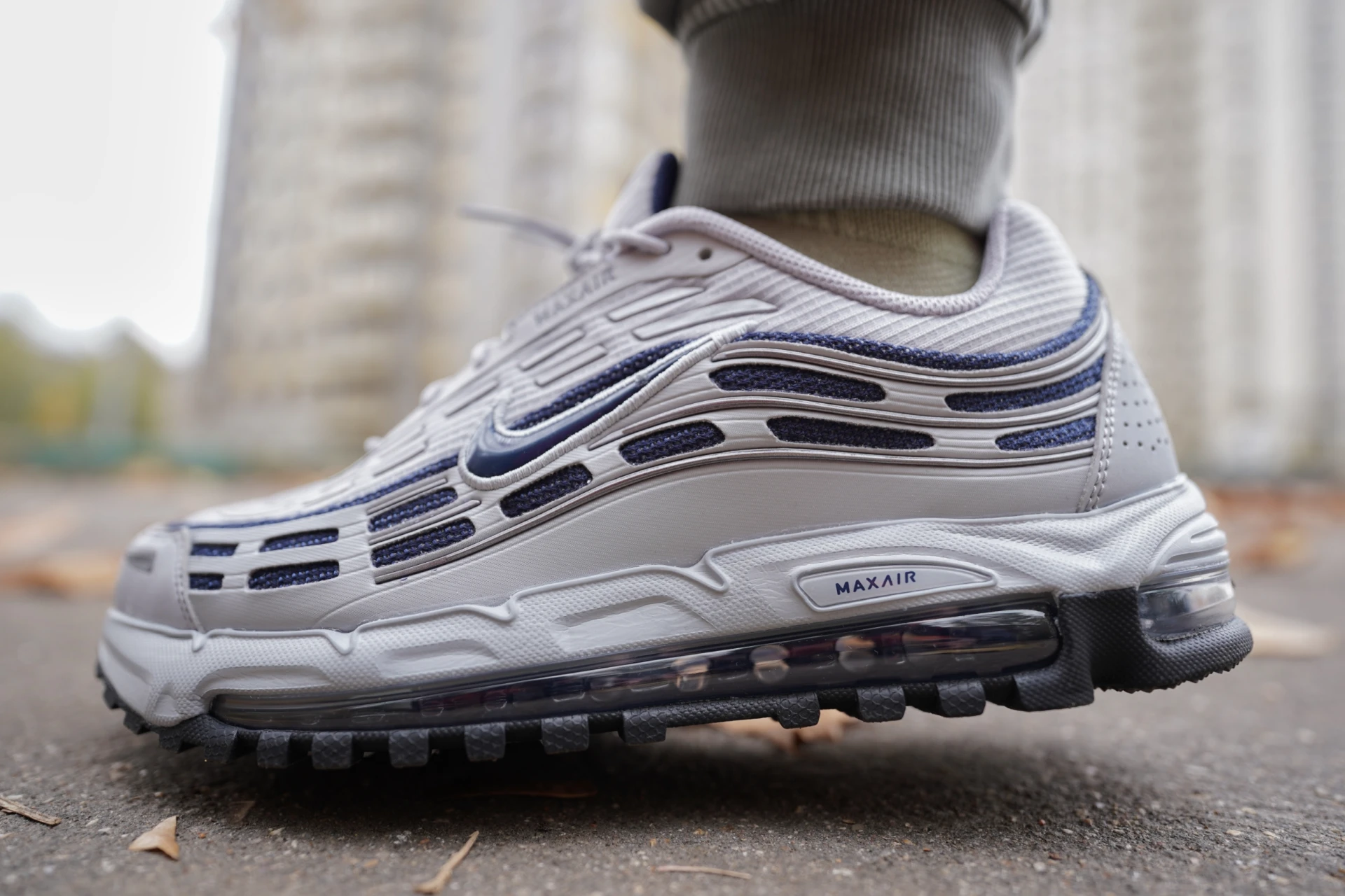 Плащик российский, тяги американские NIKE AIR MAX TL 2.5, портки итальянские