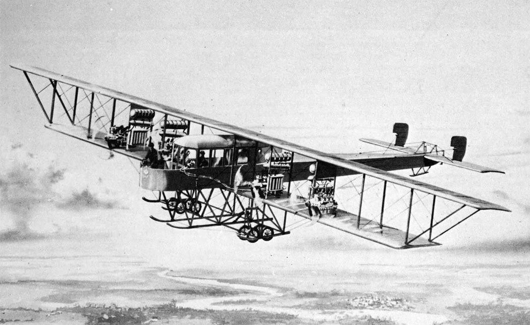 26 мая 1913 года совершил первый полет первый в мире многомоторный самолет "Русский витязь" конструк