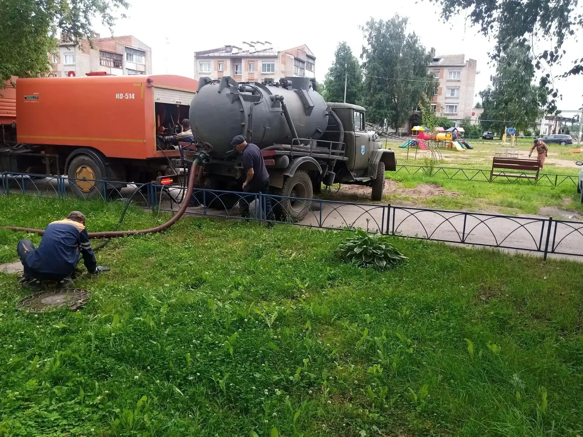 Специалистами ВКУ-1 проведена промывка канализации по адресу: д. Лесная ул. 60 лет СССР д. 16. Испол