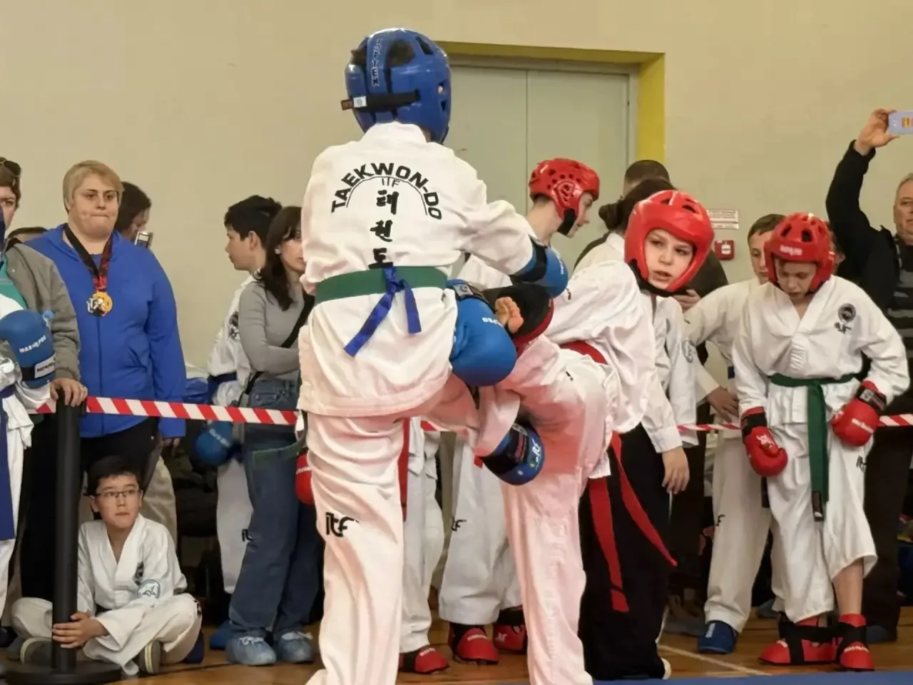 💪 От тренировки к победе: успех на турнире!   Поздравляем Вараксина Семёна, ученика 5‑Б класса, с бл