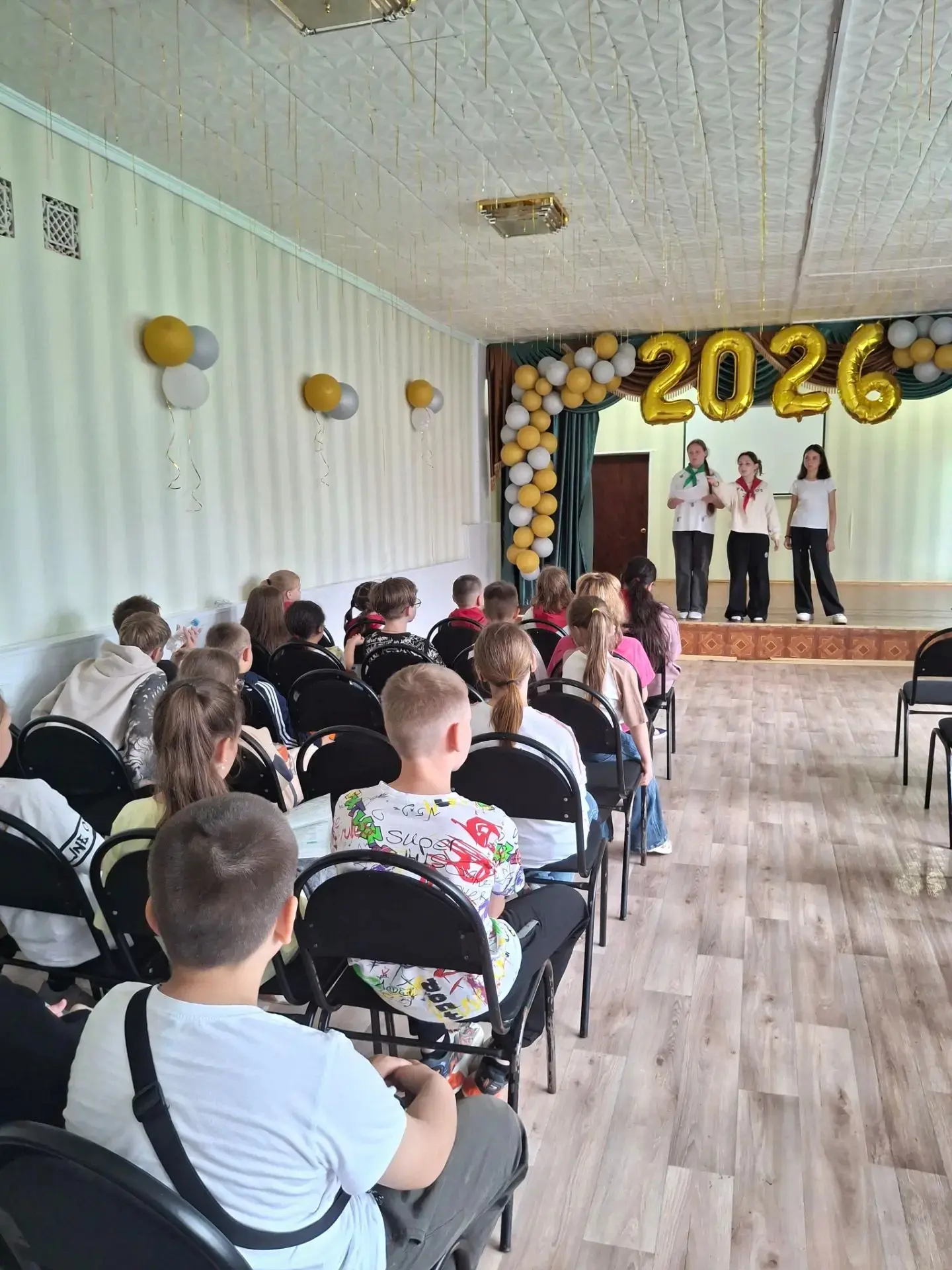 🕯Минута молчания и гимн России: храним память в сердцах 🇷🇺

Сегодня, 22 июня, в лагере «Непоседы»