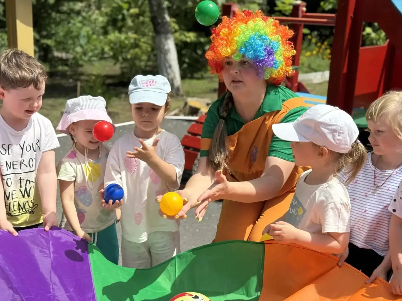 🎪Цирковые приключения!

В рамках Фестиваля детства воспитанники 
2-й младшей группы №8 окунулись в 