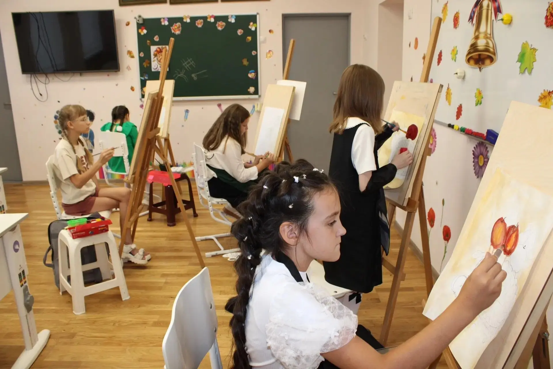 Детская школа искусств вновь открыла свои двери для всех, кто не мыслит своей жизни без...