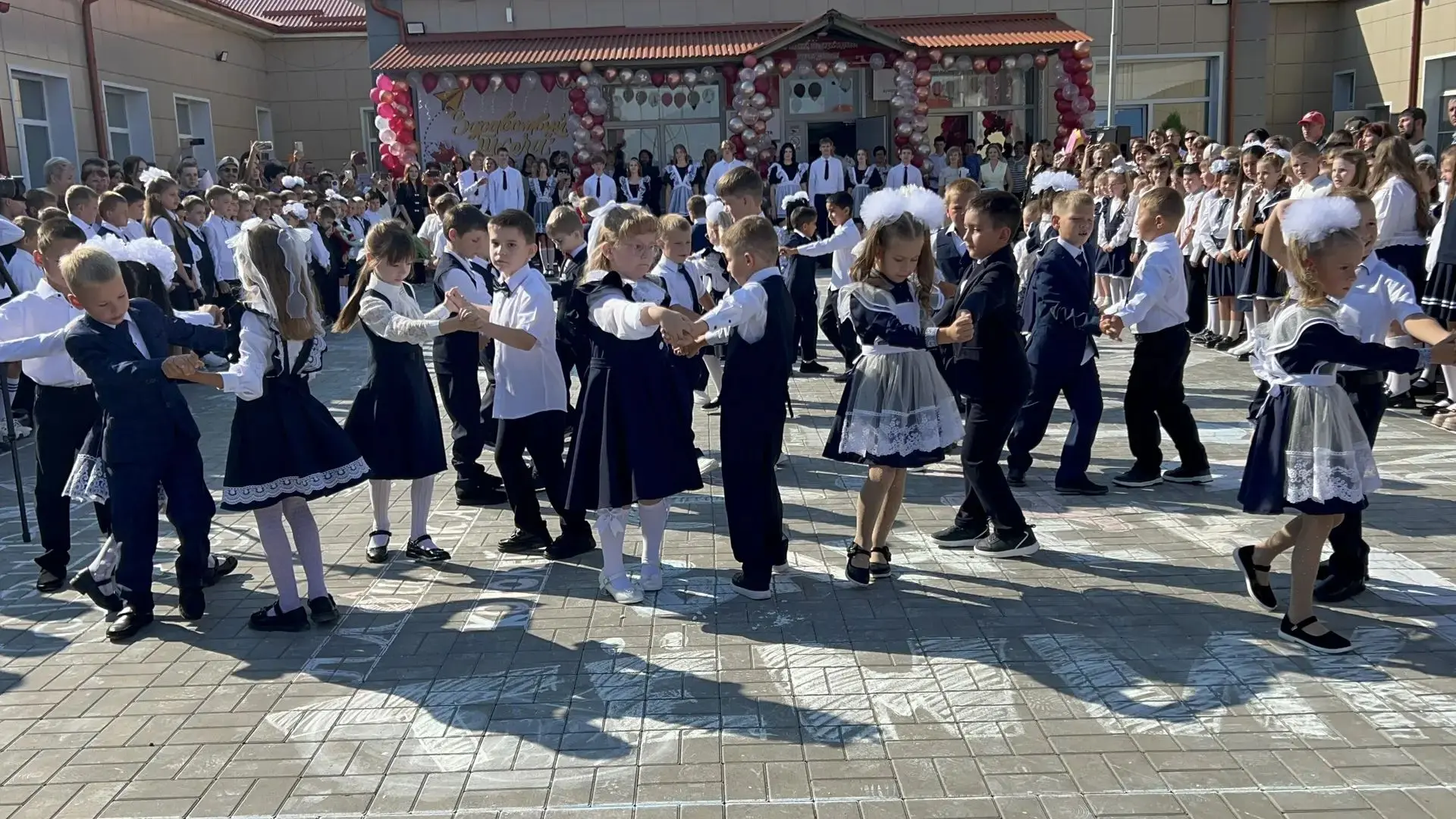 🎓 1 сентября в нашей школе состоялся праздник, с которого начинается новый учебный год!