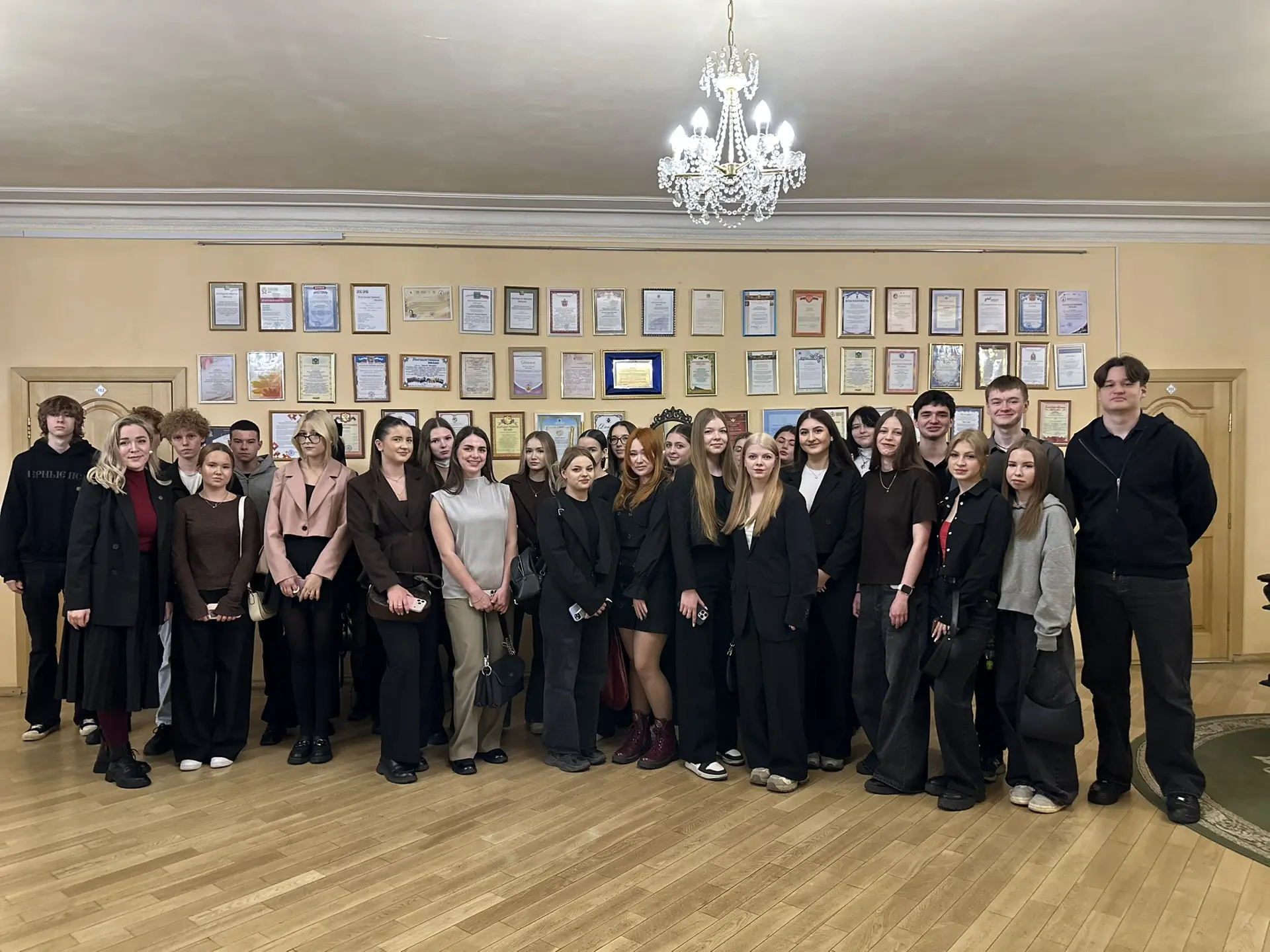 Литературный спектакль-реквием в Хабаровском краевом театре драмы «Говорят погибшие герои»  Студенты