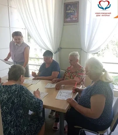 🎉 День головоломок! 🎉
Сотрудники вместе с проживающими собрались на балконе — и совместили приятно