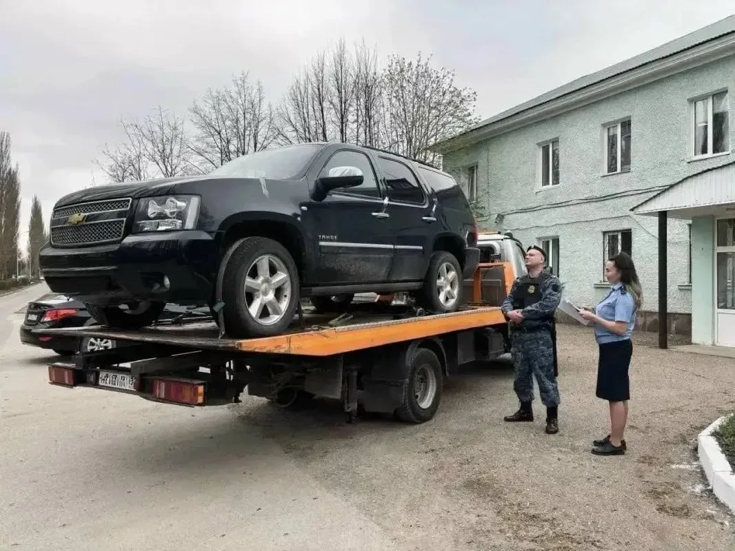В Салавате судебные приставы забрали внедорожник Chevrolet GMT 900 из-за долгов по нало...