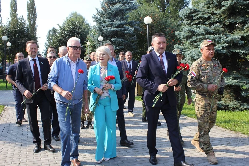 В День образования района, 20 августа, на Аллее Боевой и Трудовой Славы состоялась цере...