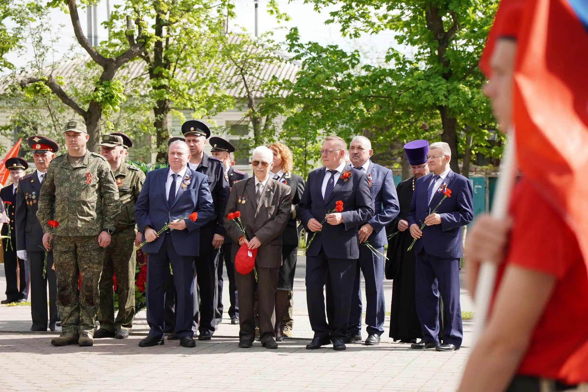 Торжественные церемонии возложения цветов и венков к местам Памяти в честь Для Великой ...