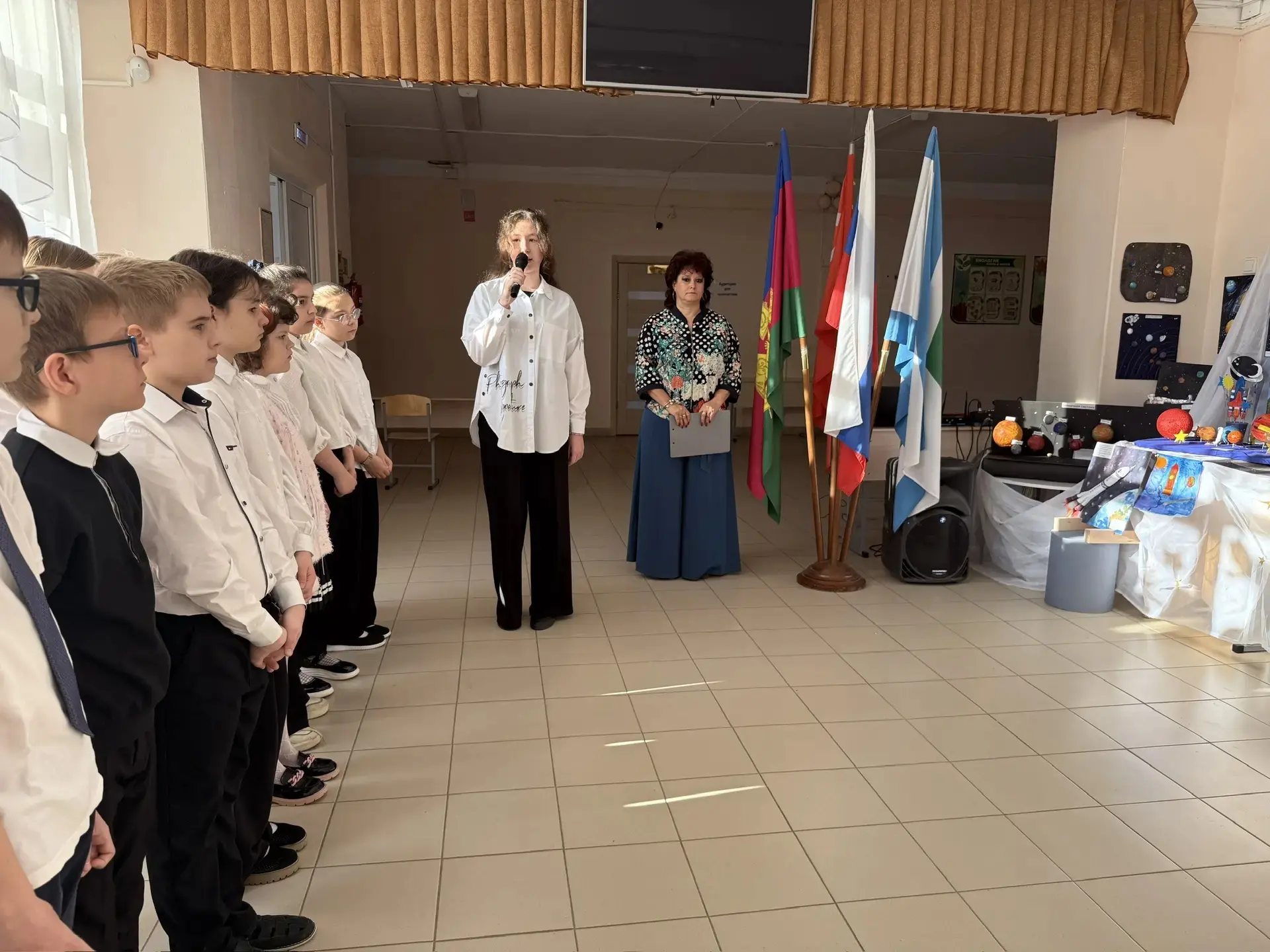 🚀 Поехали!  Сегодня в лицее прошла торжественная линейка, посвящённая Дню космонавтики и началу 4-й 