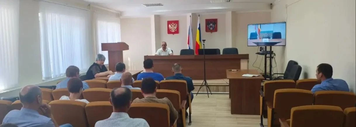 Временно исполняющий полномочия Главы Мартыновского района Евгений Солопов провел ежене...