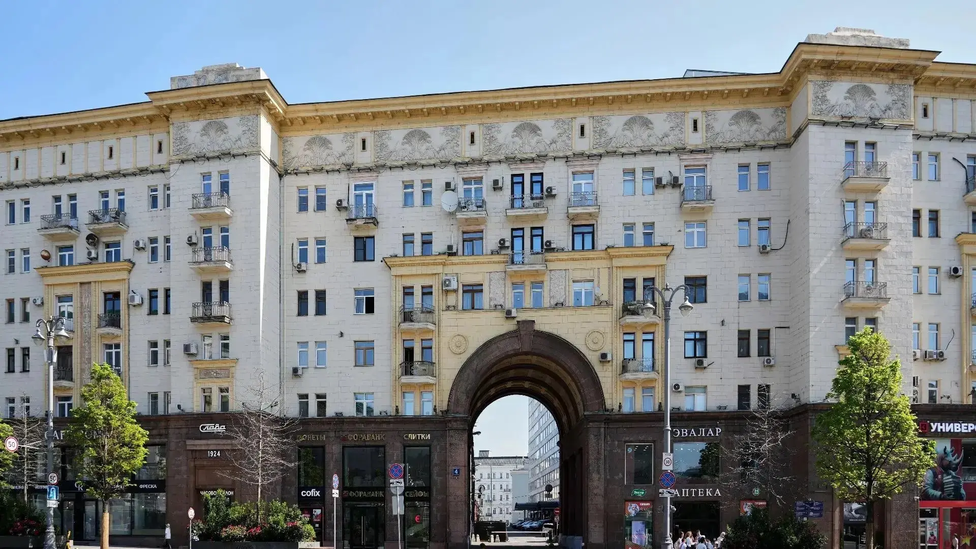 Историческая память — это то, что постоянно находится рядом с нами. И пока мы бережем э...