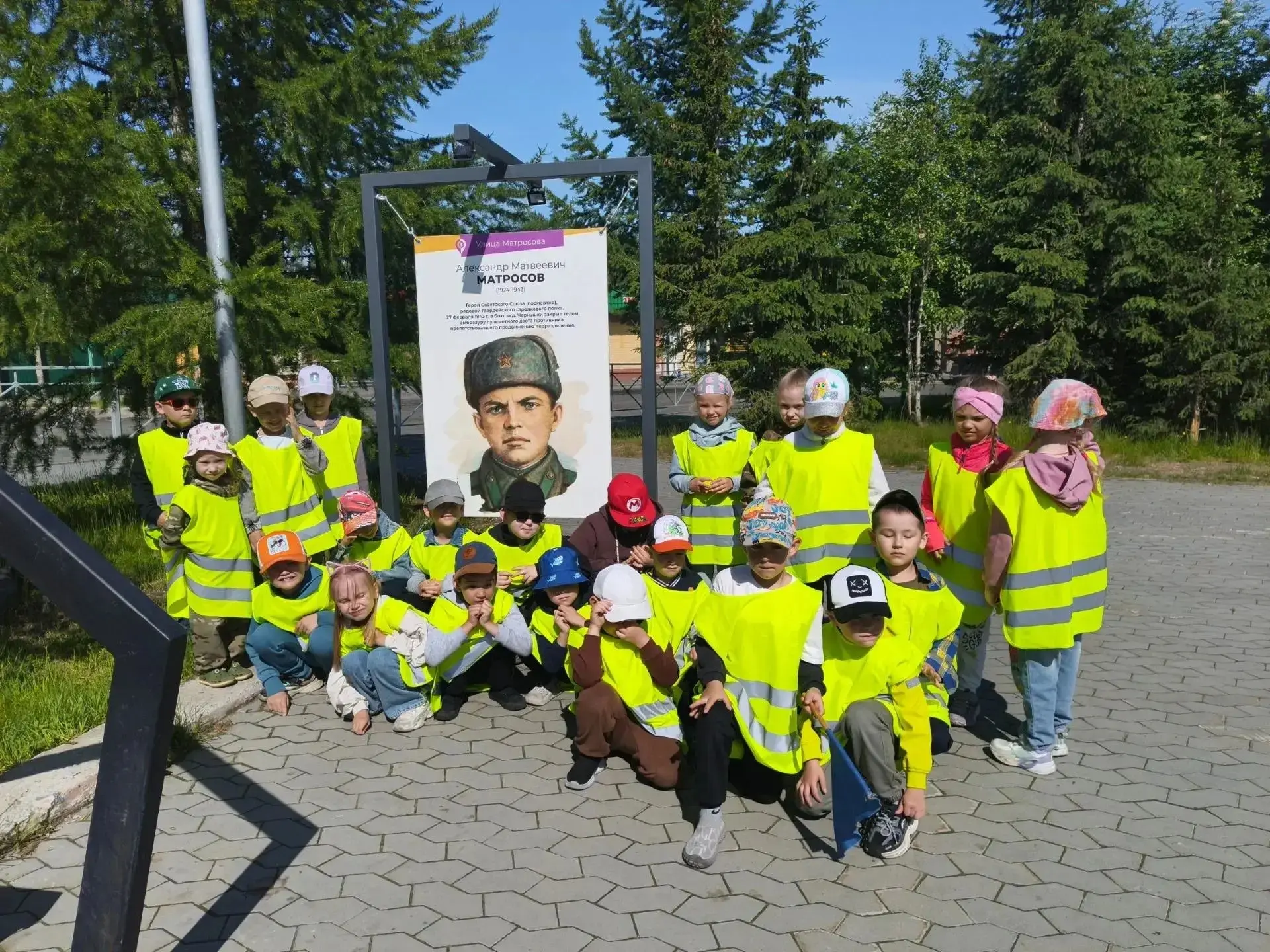 «Во имя жизни на земле»
 
Сегодня в нашем детском саду прошли мероприятия, посвящённые Дню памяти и 