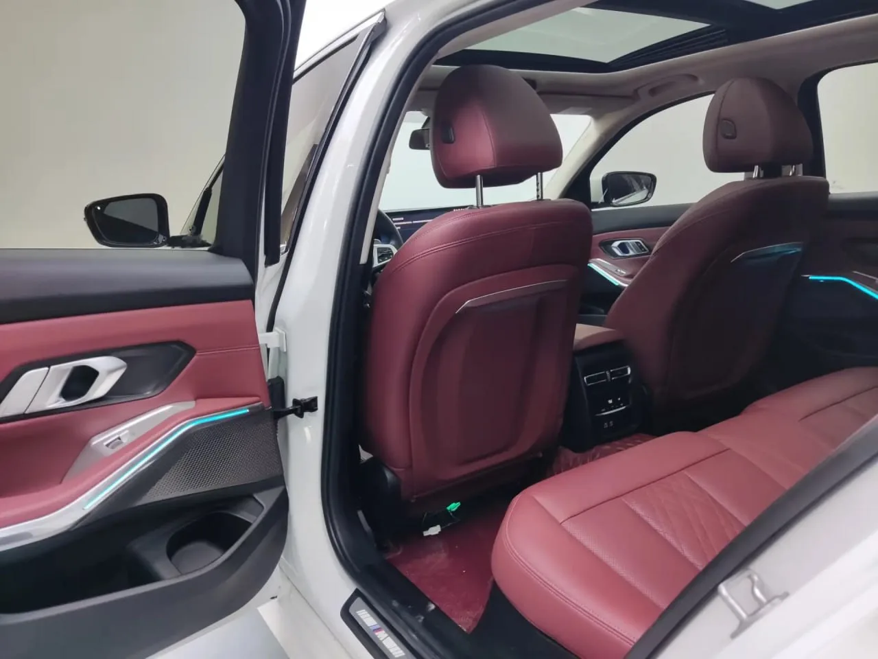 🇩🇪BMW 3 Series 320i M sports suit из Китая!  • дата выпуска 2023/06 • 2 л. бензин/ 156 л.с • пробег 