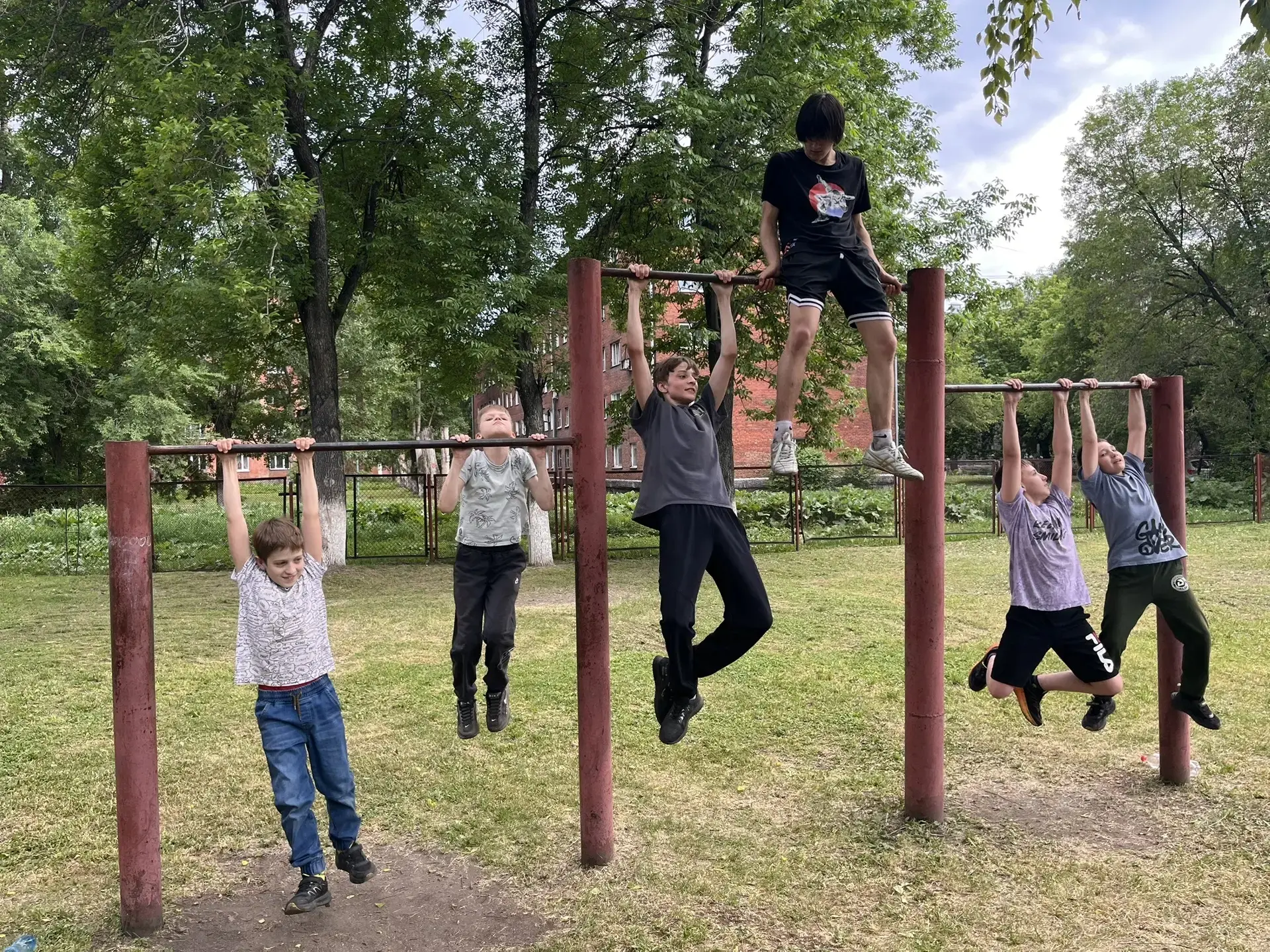 #ЗаглянемВспортивныеЗалы
💪Сегодня мы заглядываем не в зал, а прямиком на нашу спортивную площадку! 
