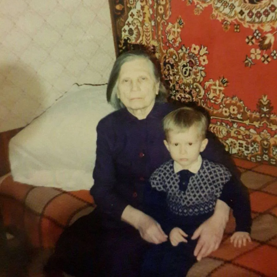 Спасибо каждому, кто рассказал о том, чему их научили бабушки и дедушки. Обожаю подобные душевные по