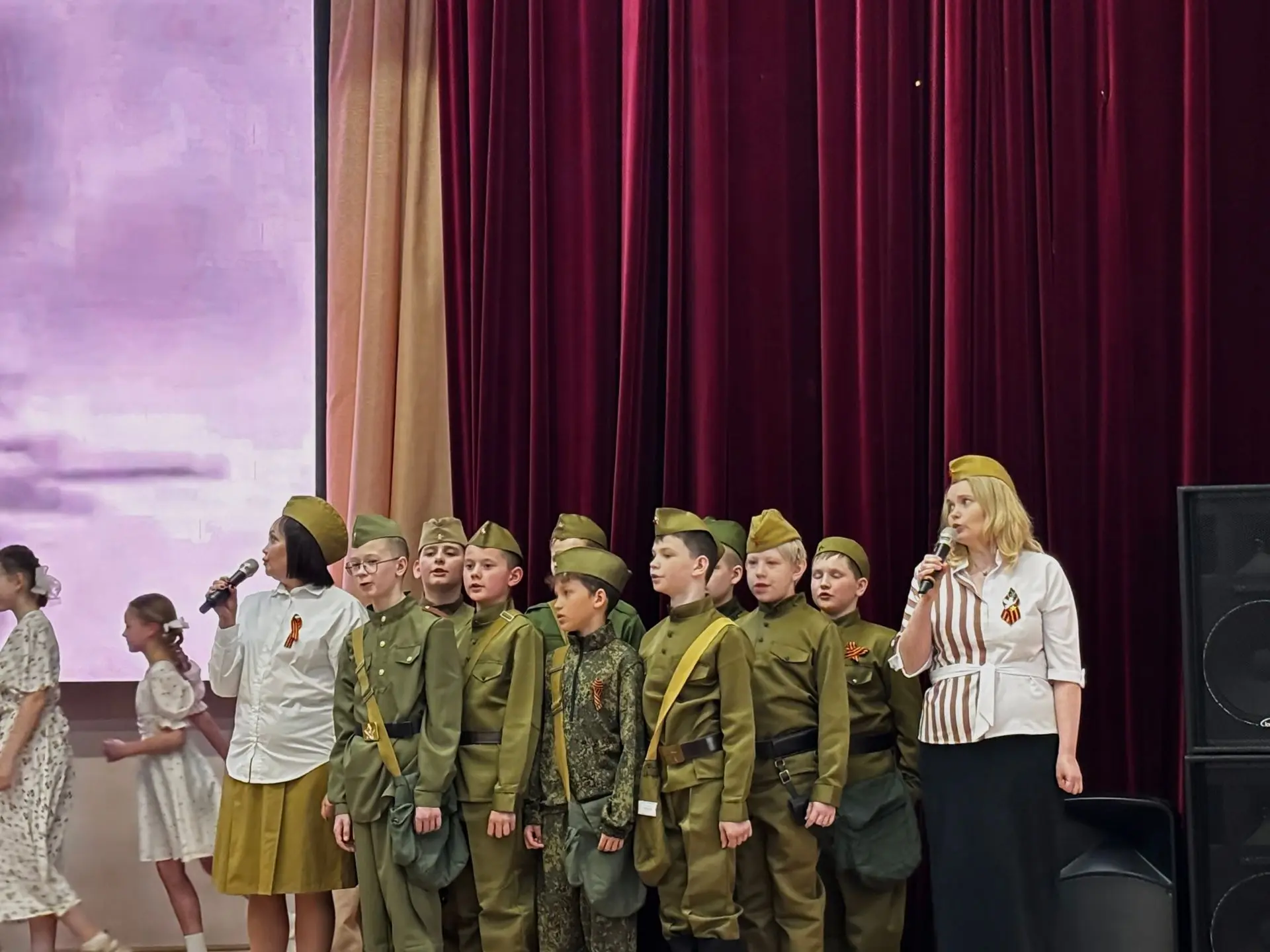 ✨В нашей школе идут не просто выступления — идёт живая история памяти. 5 мая на сцену вышли учащиеся