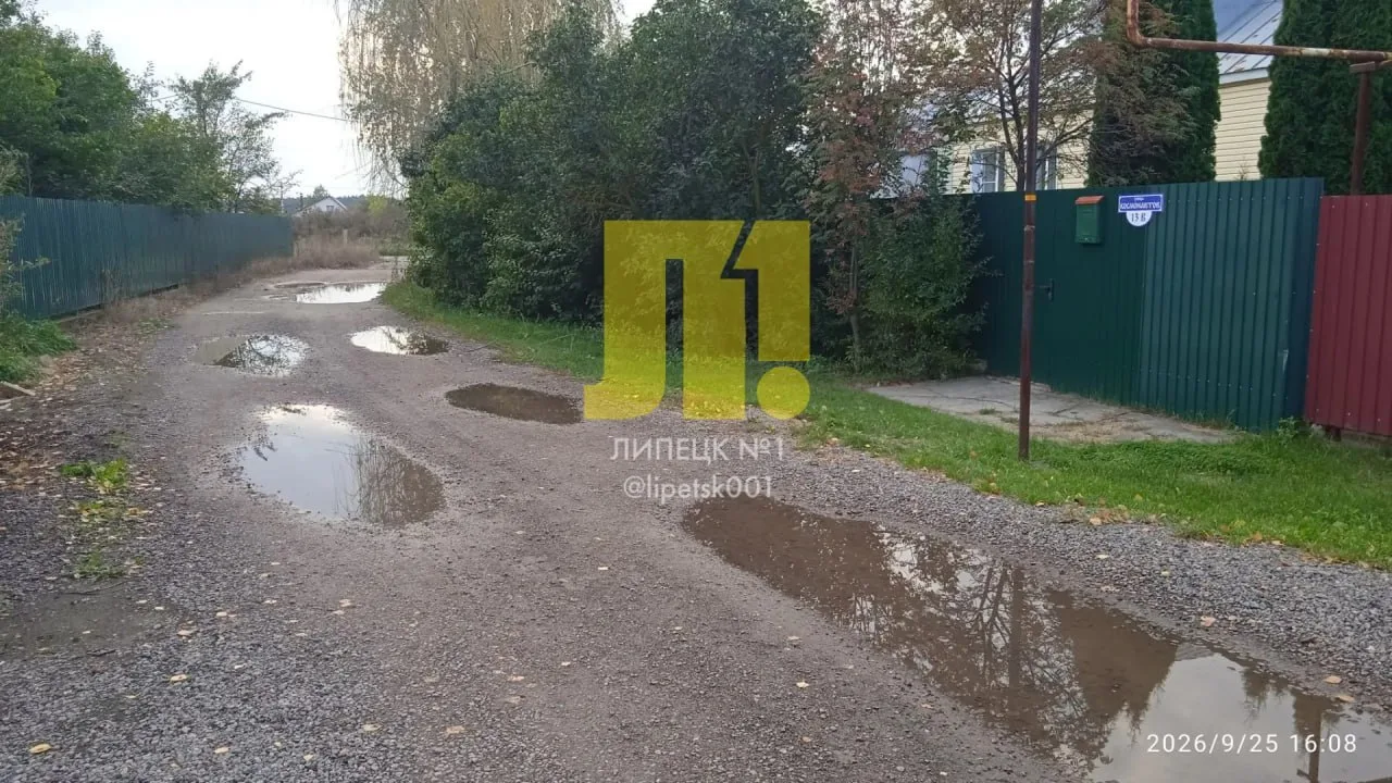 🛣️ Грязь вместо дороги к остановке в Сёлках