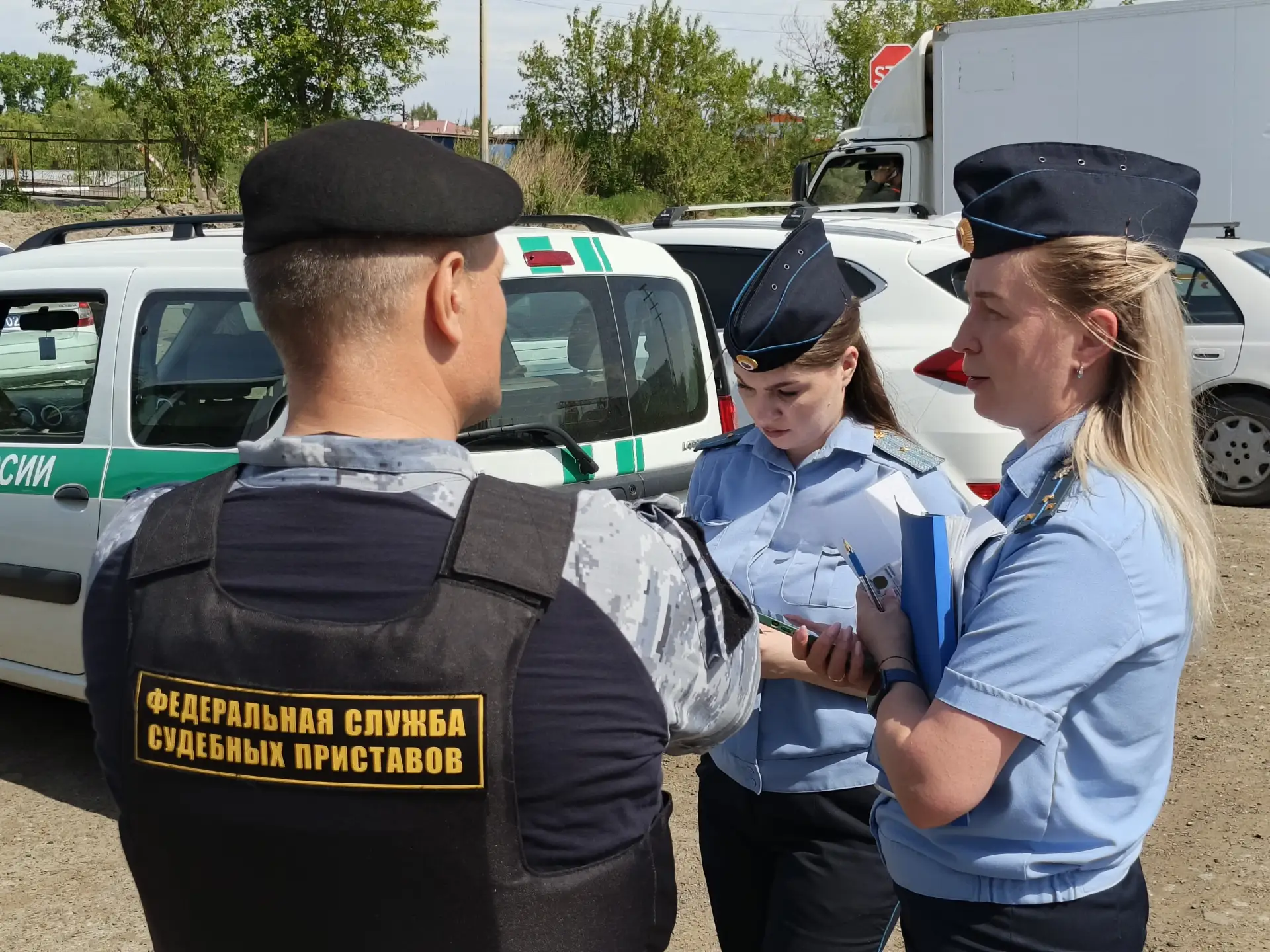 Судебные приставы Красноярского края присоединились к акции «Соберем детей в школу»