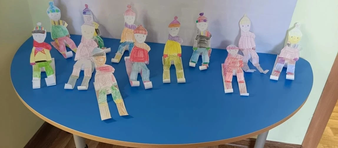 Продуктивная деятельность "Мальчик на санках"👦🛷в группе "Зайчики"👫
👩‍🏫воспитатель: Лариса Юрьев