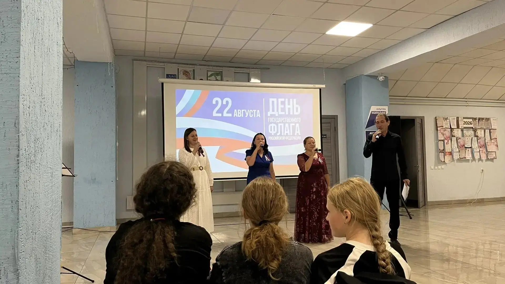 Сегодня в Центральном доме культуры состоялся праздничный концерт, посвящённый Дню Госу...
