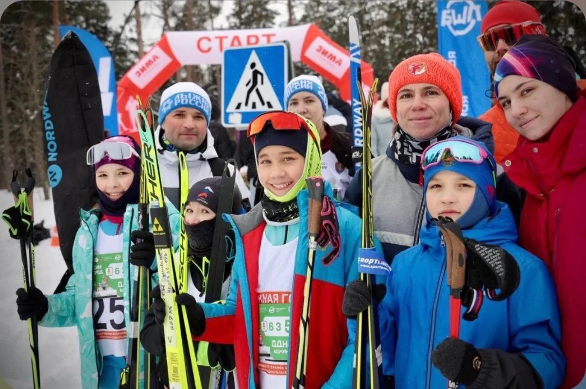 НОВОСТИ БШЛ: ЛЫЖНАЯ СЕМЕЙНАЯ ЭСТАФЕТА — яркие итоги! 🎿  Ученики 5–8 классов вместе с родителями пока