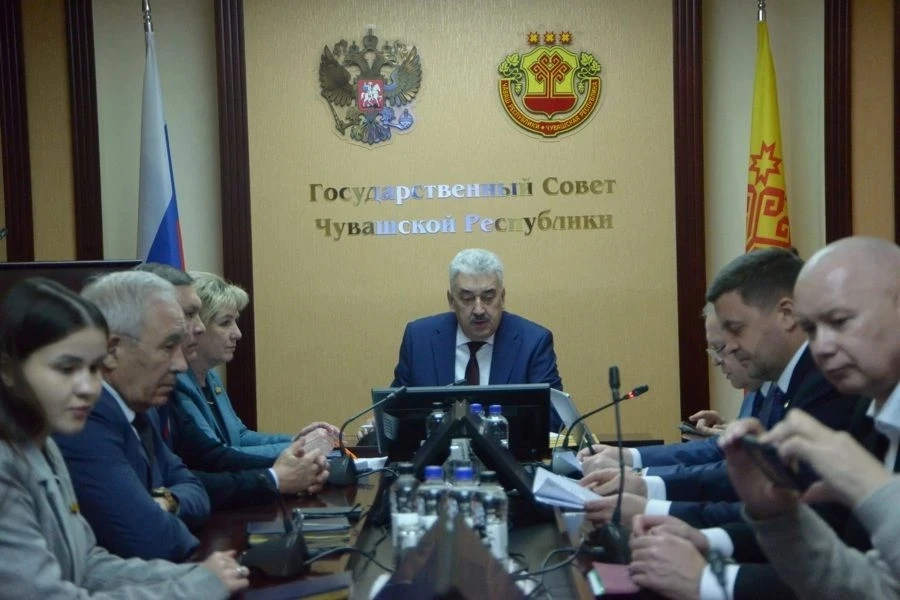 Спикер парламента Леонид Черкесов провел заседание Президиума Государственного Совета Ч...