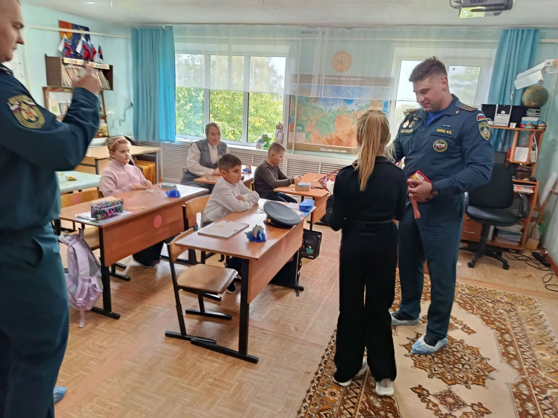 Сегодня в гости к обучающимся нашей школы пришли сотрудники отдела надзорной деятельнос...