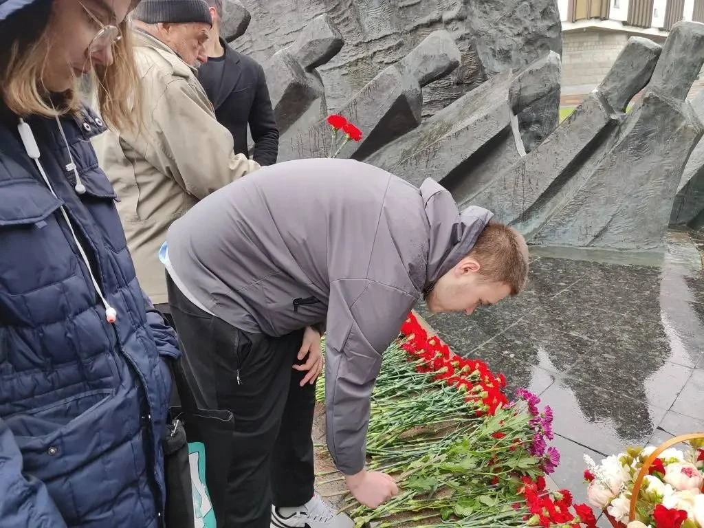 🕊️ МИТИНГ КО ДНЮ ПАМЯТИ БЫВШИХ НЕСОВЕРШЕННОЛЕТНИХ УЗНИКОВ ФАШИЗМА  11 апреля на Поклонной горе у пам