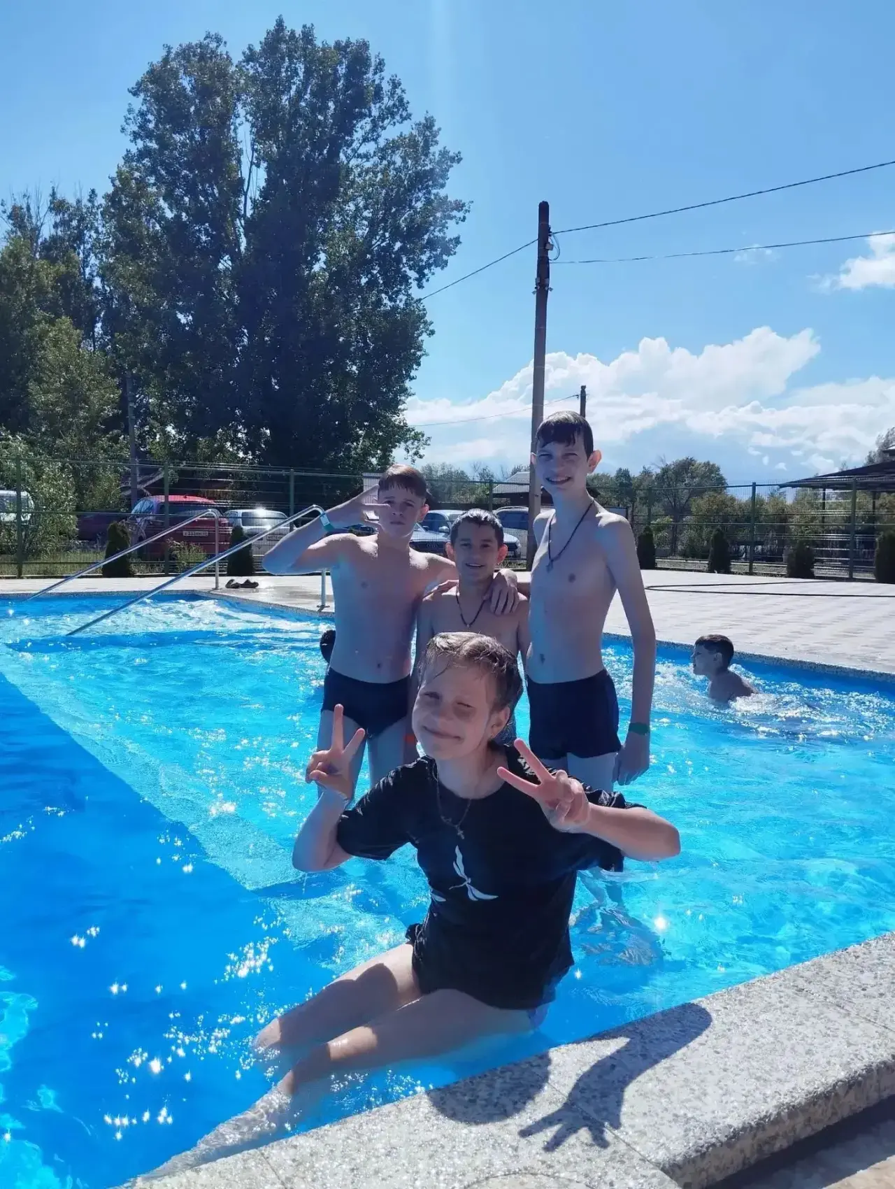 Моё лето 2026!

☀️ Ученики 7 «В» класса делятся яркими моментами каникул в фоточеллендже «Моё лето 2
