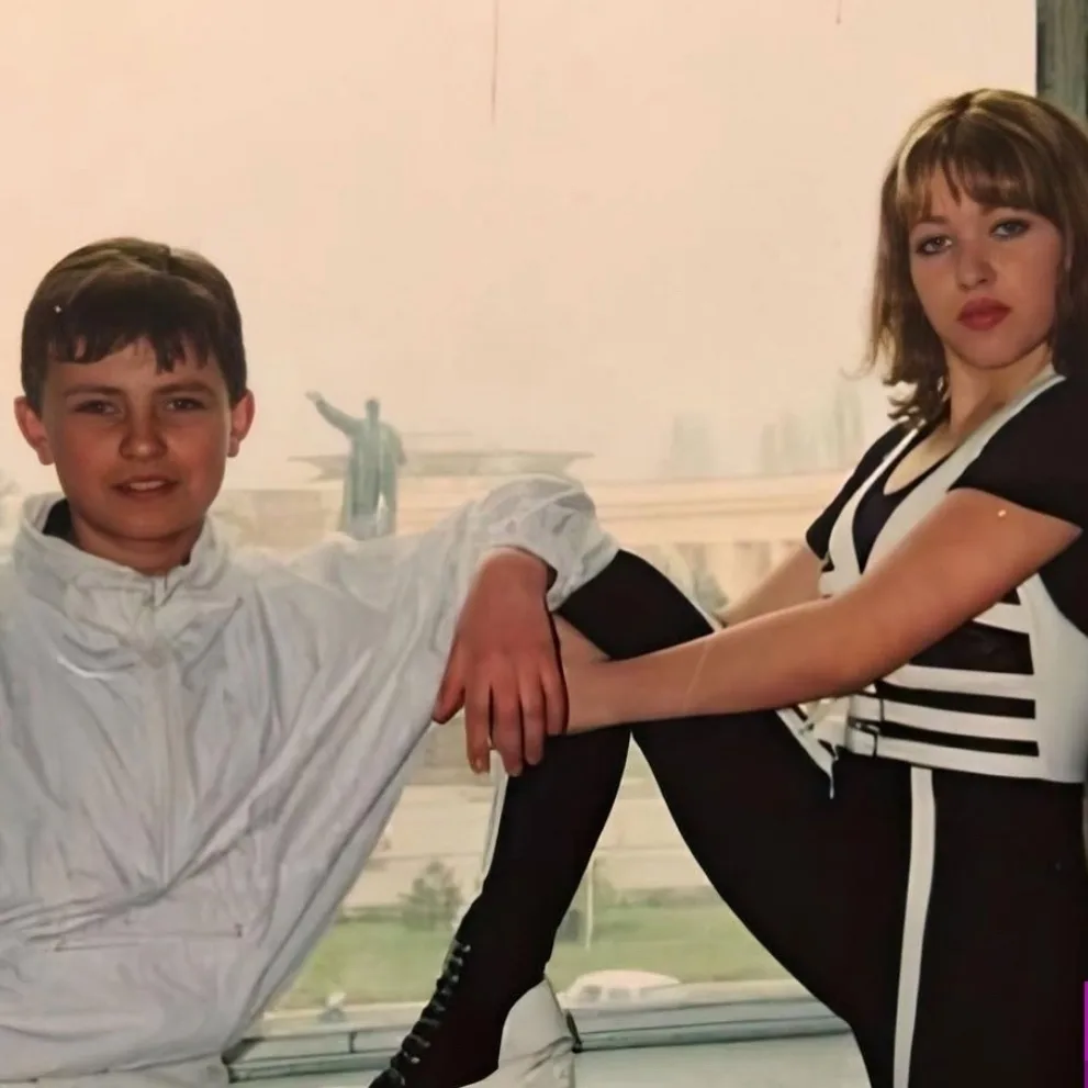 Ирина Дубцова и Прохор Шаляпин в 90-е 
 
В 1993 году родители Ирины Дубцовой создали детский музыкал