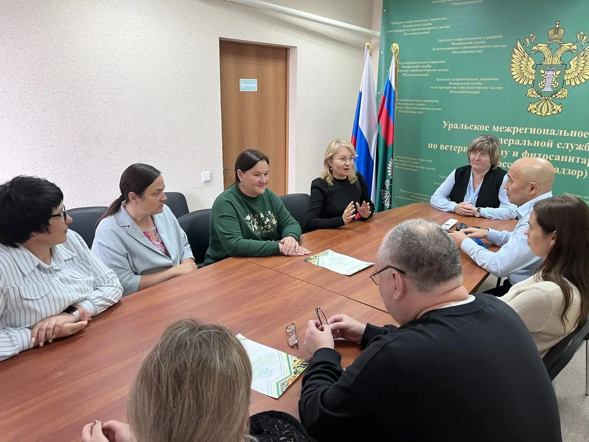 В ЧЕСТЬ ДНЯ ВЕТЕРИНАРНОГО РАБОТНИКА СОТРУДНИКИ УПРАВЛЕНИЯ ОТМЕЧЕНЫ ГРАМОТАМИ ДЕПАРТАМЕН...