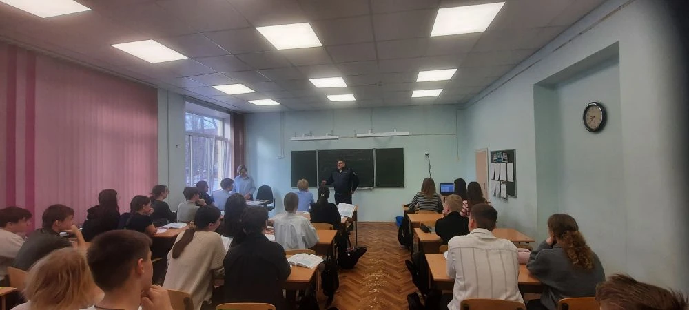 В лицее состояшись профилактические беседы с инспектором Гниненко В.Г. о безопасности ПДД.