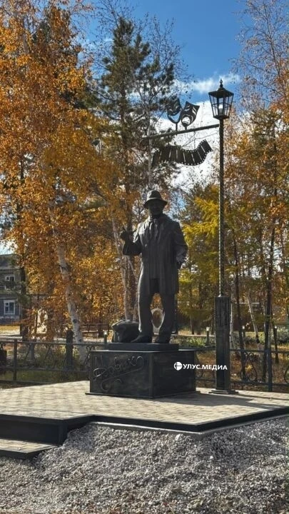 Норуот тапталлаах артыыһа Аркадий Новиков пааматынньыга арылынна
