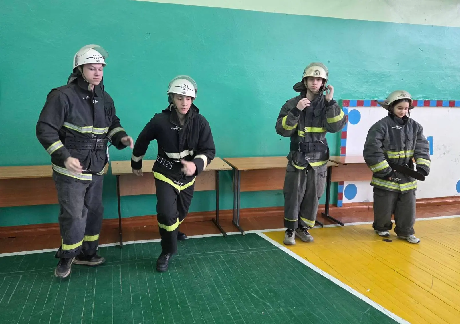 Муниципальные соревнования «Огнеборцы», которые состоялись в Уренской средней школе № 2, собрали 12 