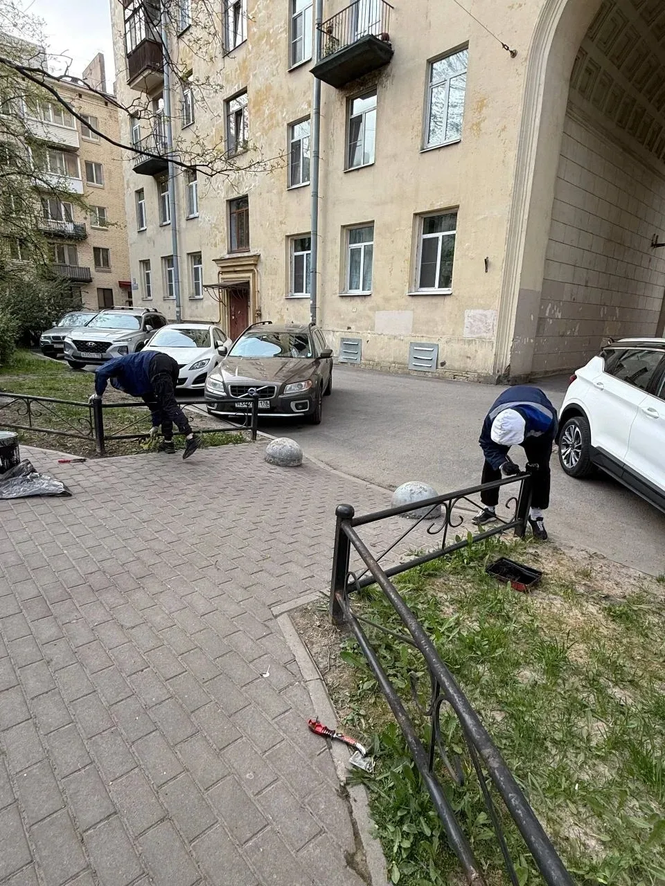 Весна – время обновления, и не только в природе. В Нарвском округе продолжаются работы ...