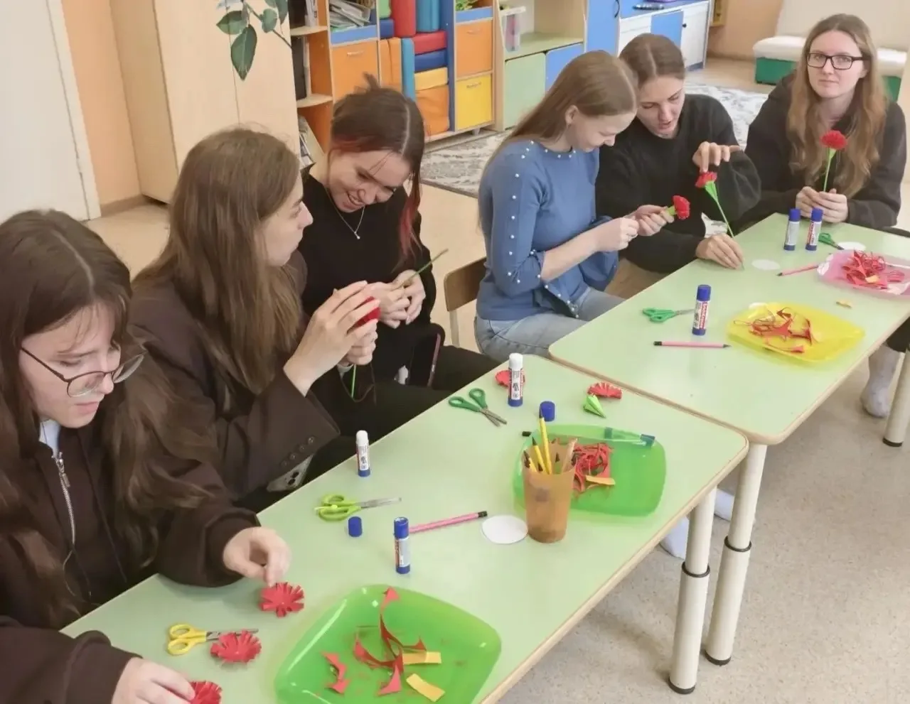 👩🏼‍🏫 Первый шаг в профессию: студенты ТГПУ погрузились в атмосферу школы № 40 г. Томска   Студенты 1
