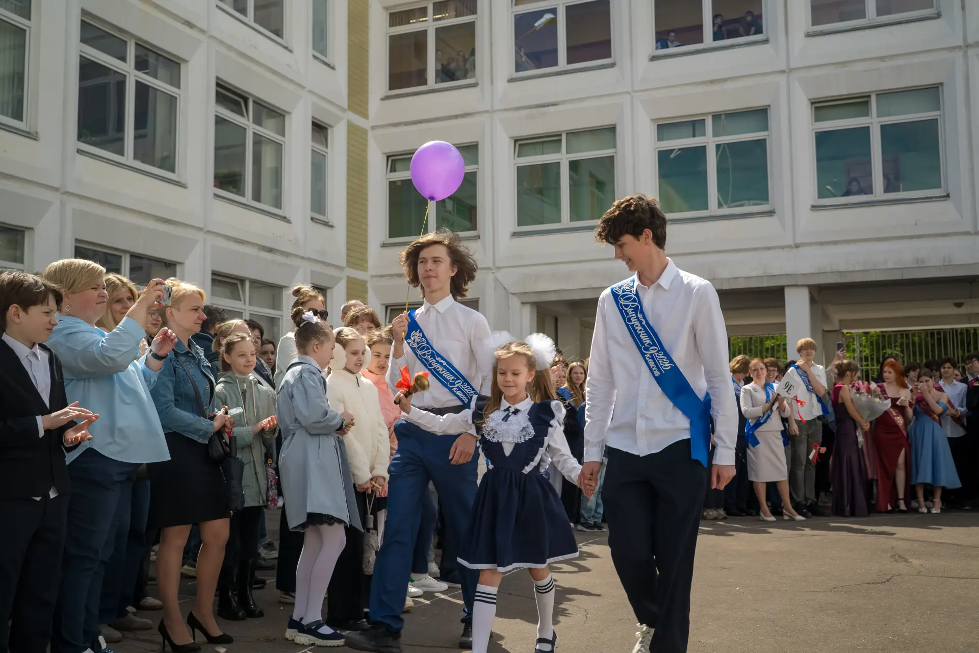 🎒🔔 Последний звонок на Крылатских холмах: впереди экзамены и каникулы!  🎉 Вот и прозвенел Последний 