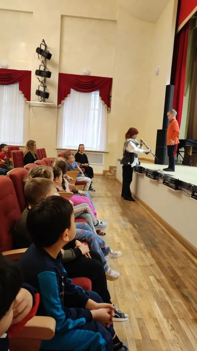 Ребята подготовительной группы "Знайки" посетили Детскую школу искусств, где их ждала увлекательная 