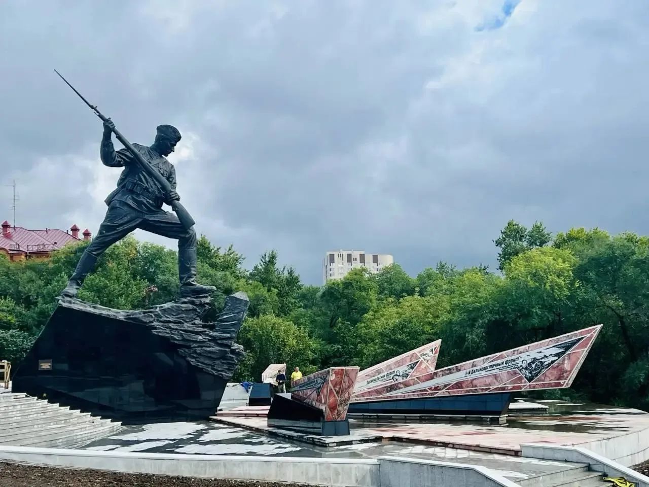 Японии не стоит указывать победителям во Второй мировой войне, какие памятники им устан...