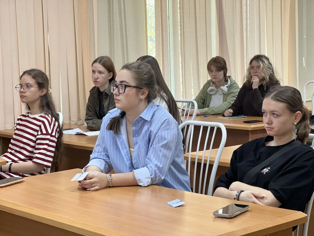 💗 «К себе нежно»:  второй день проекта о женском здоровье для подростков.  Под руководством врача ак