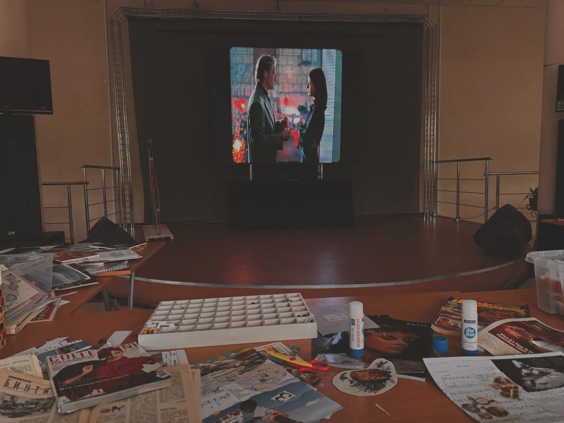 В Доме молодёжи «Царскосельский» прошёл киновечер «Склейка смыслов».

Спокойная дождливая погода по-