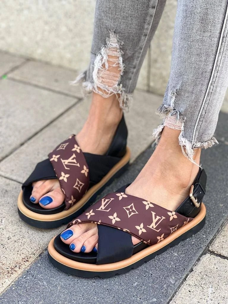 📣ТОЛЬКО СЕГОДНЯ!

👟Обувь качества LUX, фабричные реплики, 1:1 к оригиналу, с документами и пыльник