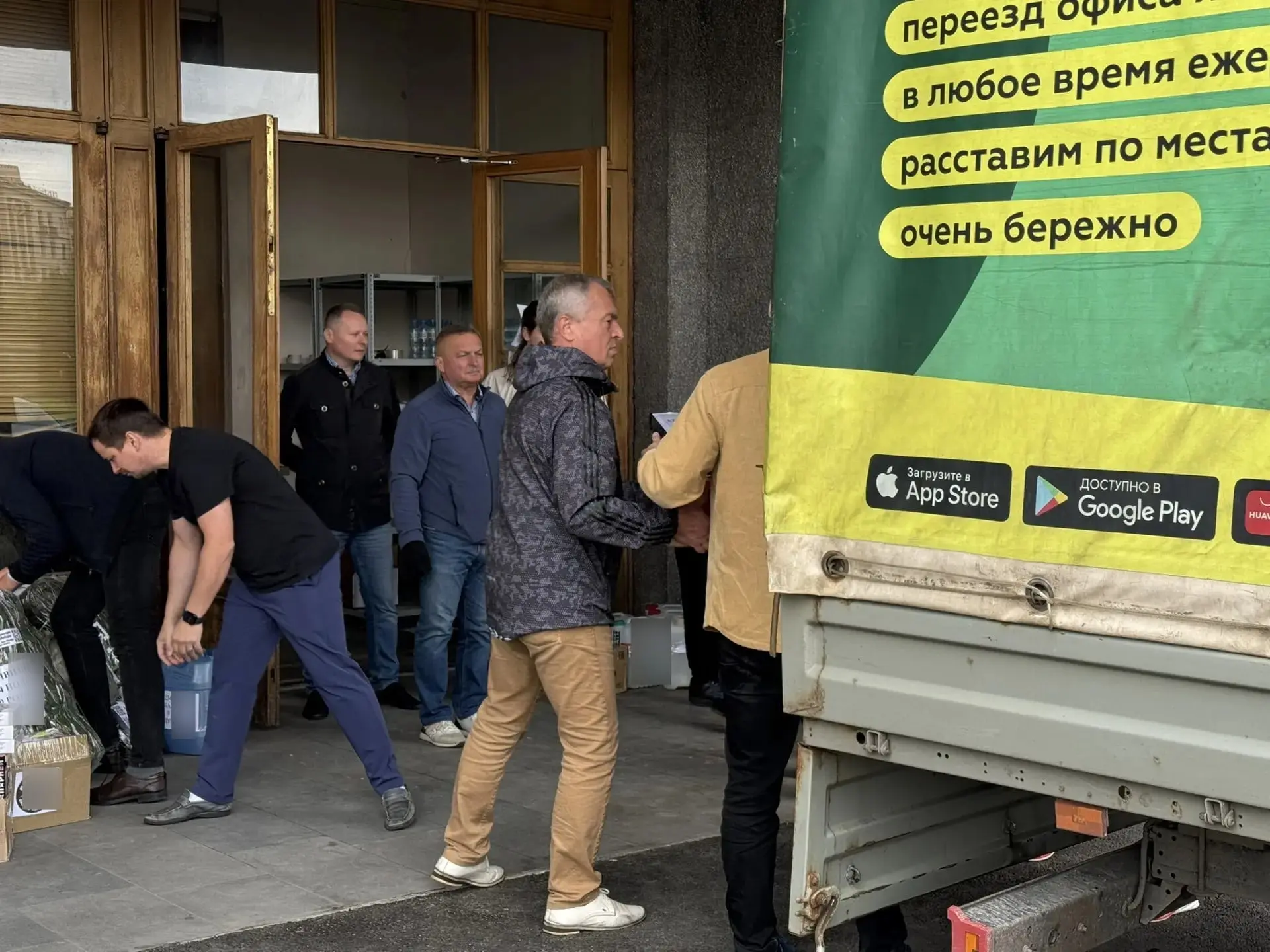 Автомобиль с гуманитарным грузом из Кировского района Санкт-Петербурга прибыл к нашим в...