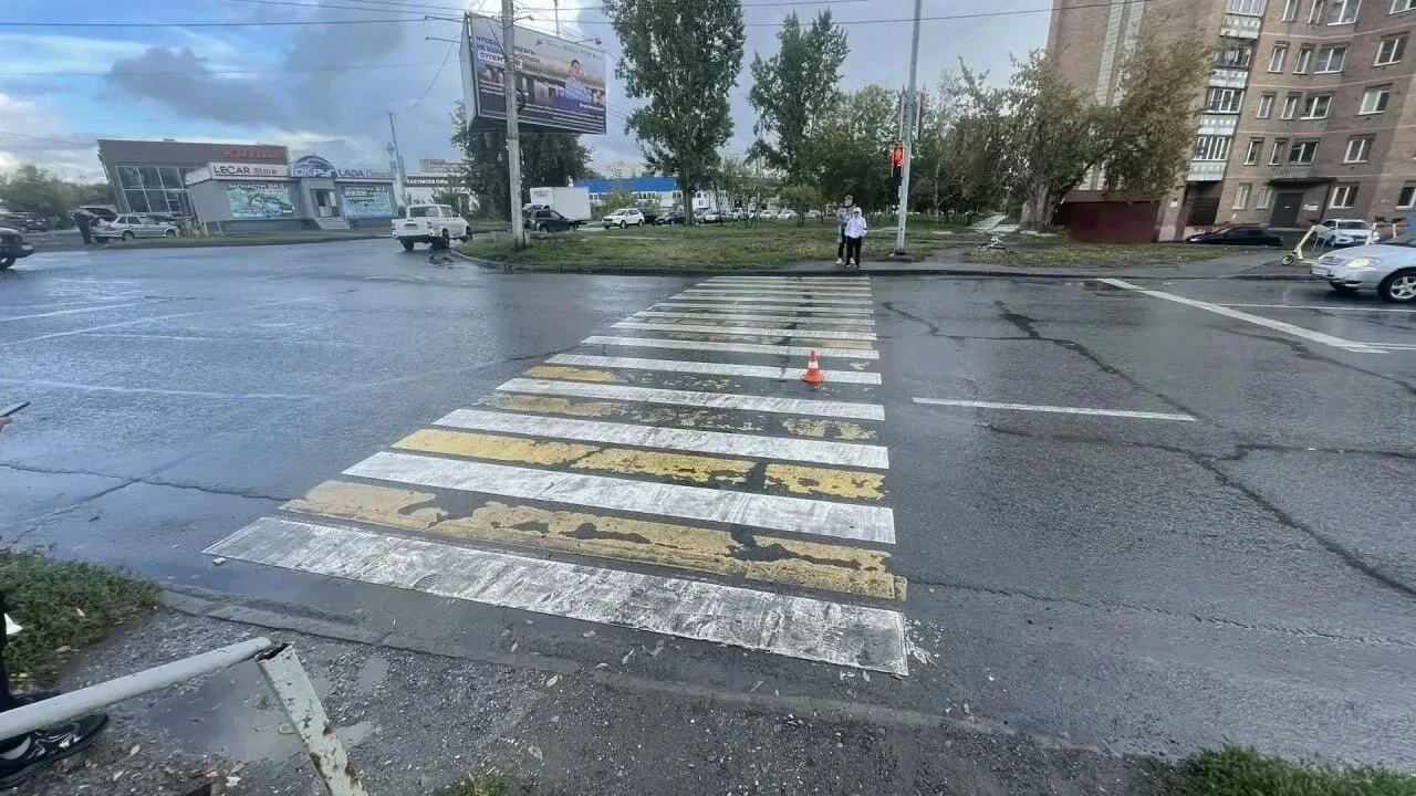 В Новосибирске автобус сбил 11-летнего велосипедиста на нерегулируемом пешеходном перех...