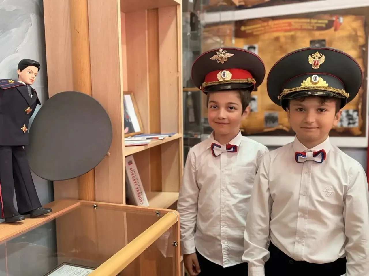 🚔 Юные лицеисты в музее полиции  🎖️ В День музеев советник директора по воспитанию лицея №1 Фарида К