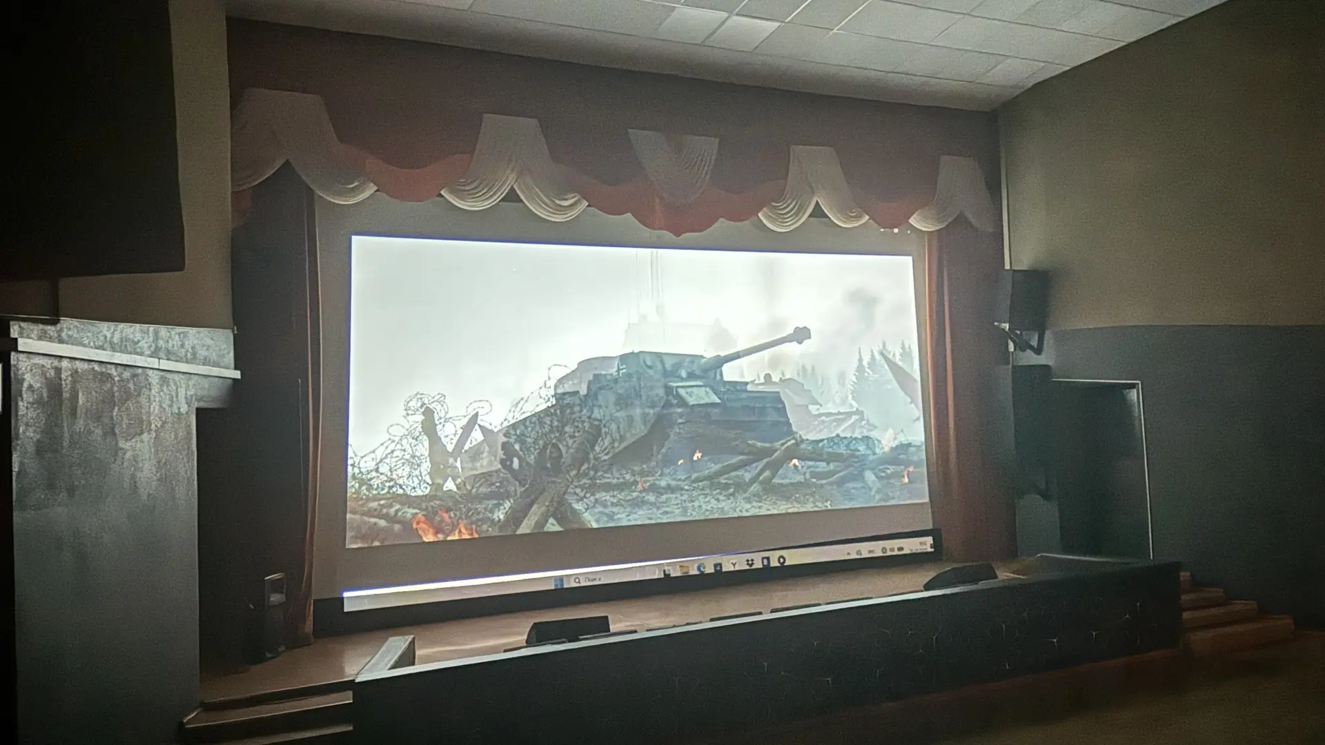 16.09.202526 В ДК "Якутия" прошел показ фильма "Несокрушимый" для учеников СОШ №14.