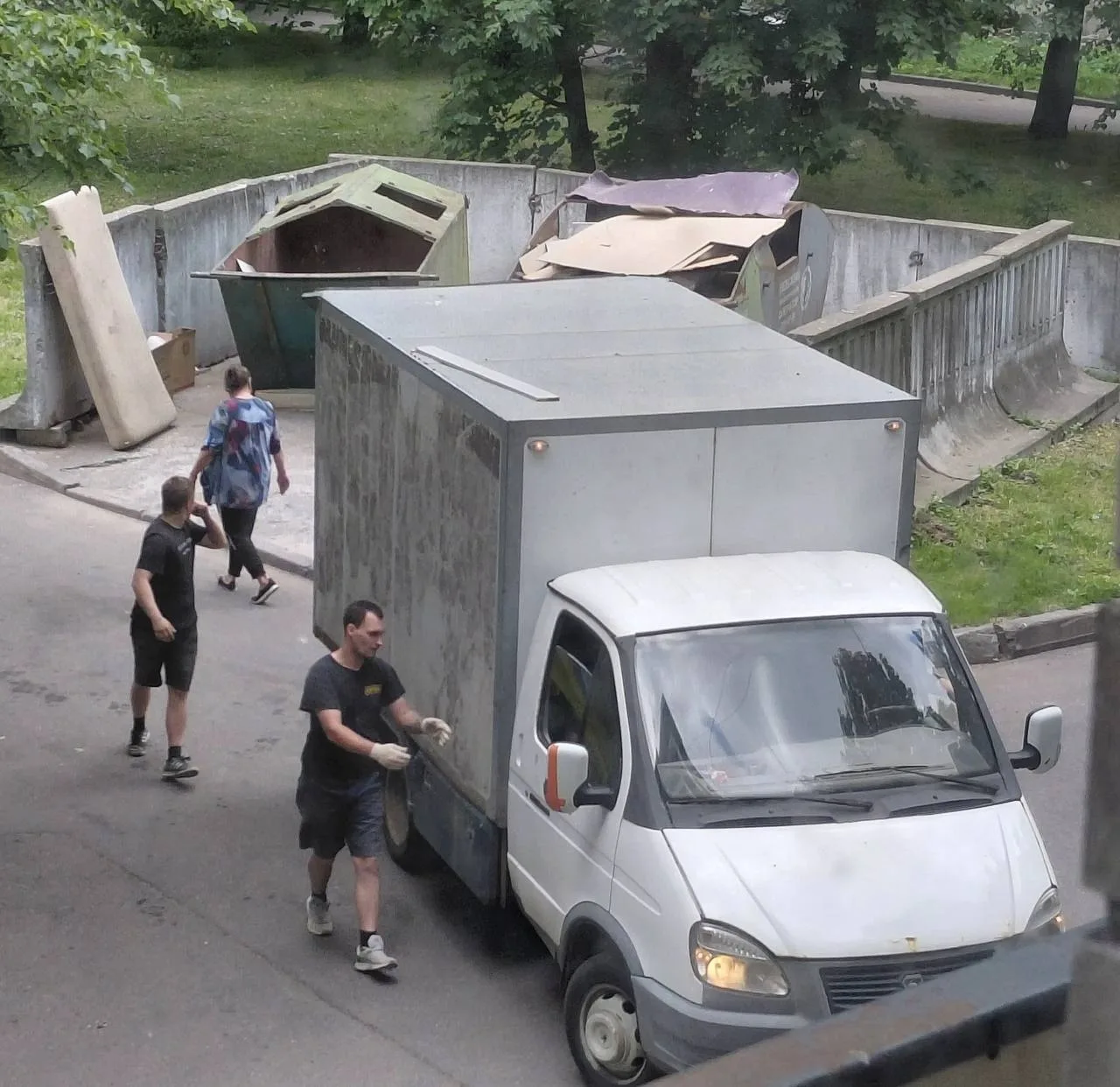 🗑 В Красногвардейском районе на улице Громова, контейнер наполнили строительным мусором

22 июня в 