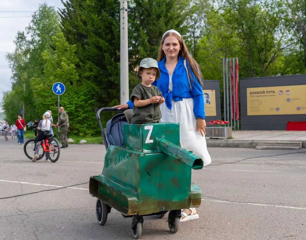 ❤ Красивые коляски, ценные призы и счастливые семьи

В День посёлка Кедровый провели парад колясок «